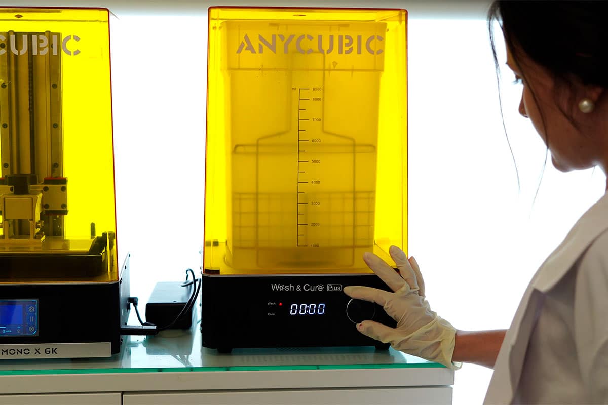 chica-laboratorio-wirecom